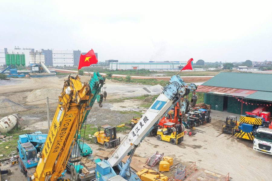 Cẩu kéo máy móc & kết cấu công trình