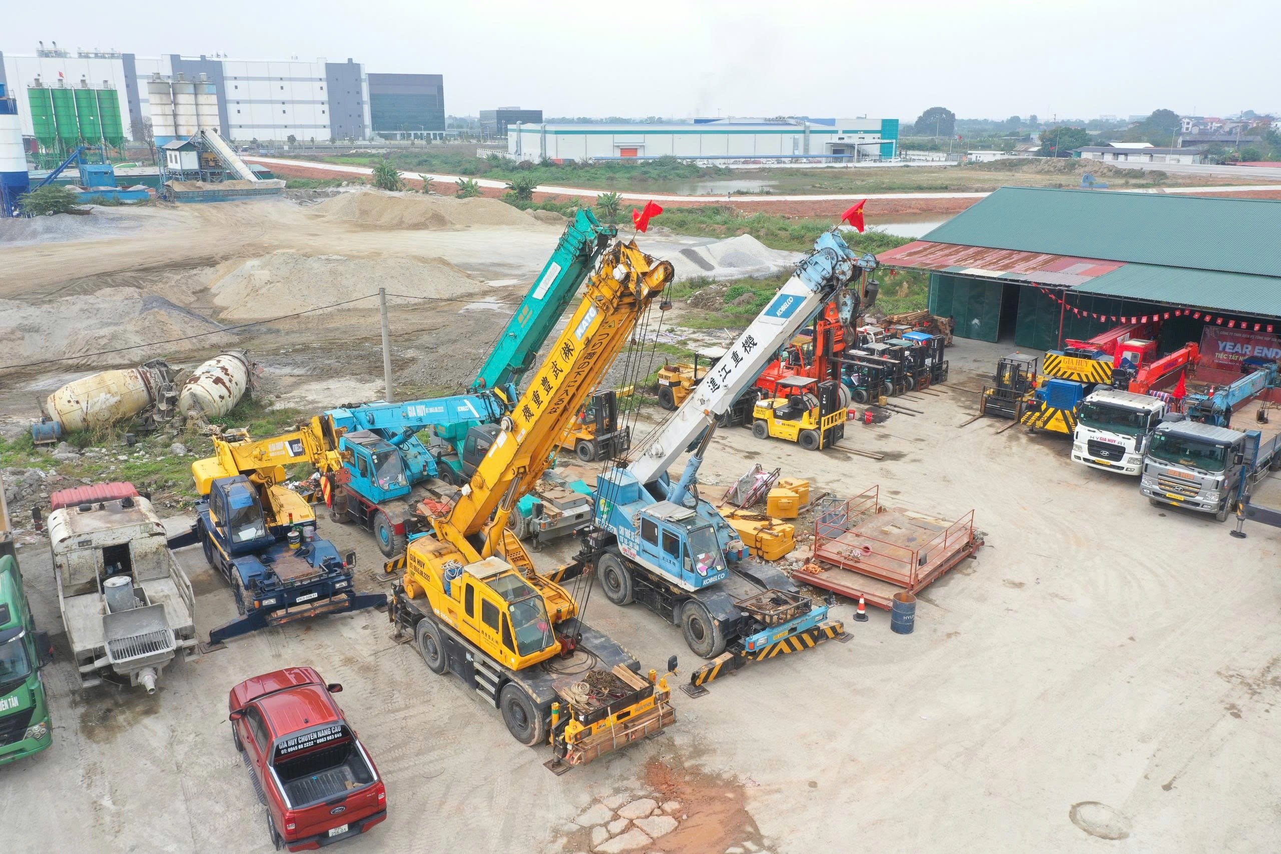 Bảng giá cho thuê xe cẩu tự hành 2.5T - 15T phục vụ lắp dựng nhà xưởng Bắc Ninh